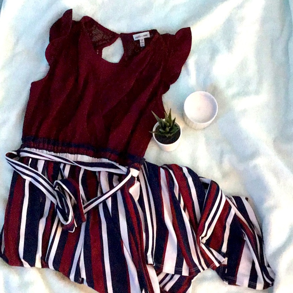 🌸Cute burgundy artsy jumpsuit ✨